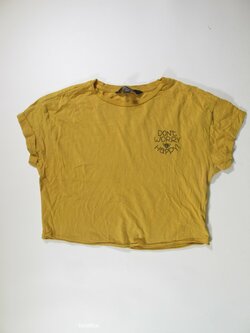 Triko pro holky okrové secondhand Triko pro holky okrové secondhand