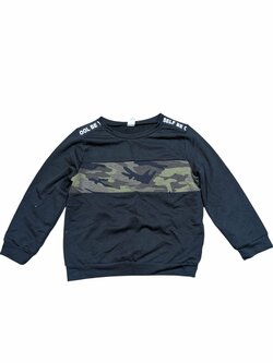 Slabá černá mikina s maskáčovým pruhem pro kluky secondhand Shein Slabá černá mikina s maskáčovým pruhem pro kluky secondhand Shein